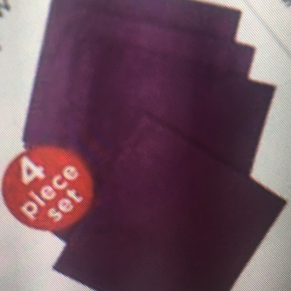 4 purple napkins